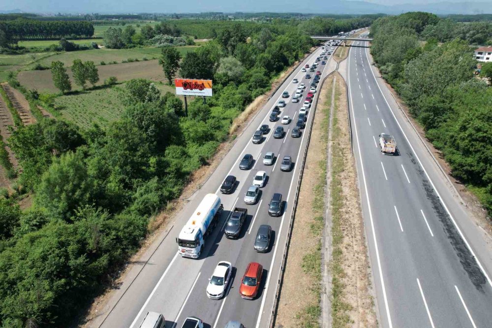 Otoyolda Trafik Zaman Zaman Durma Noktasına Geldi