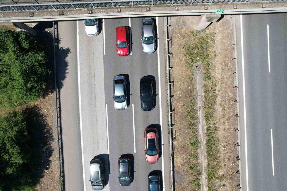 Otoyolda Trafik Zaman Zaman Durma Noktasına Geldi