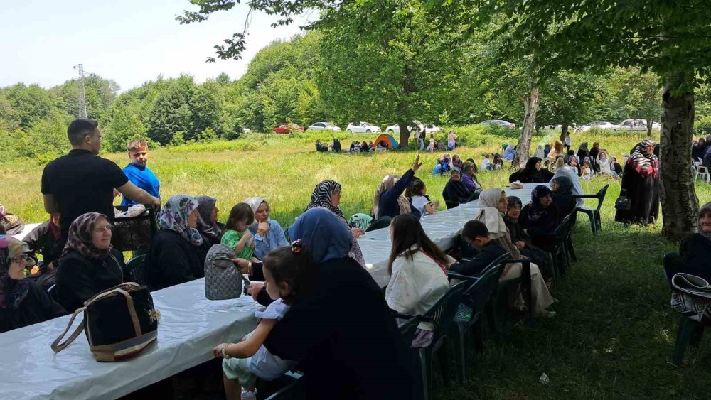 Asırlık Gelenek Sürdü: Yağmur Ve Şükür Duasına Onlarca Kişi Katıldı
