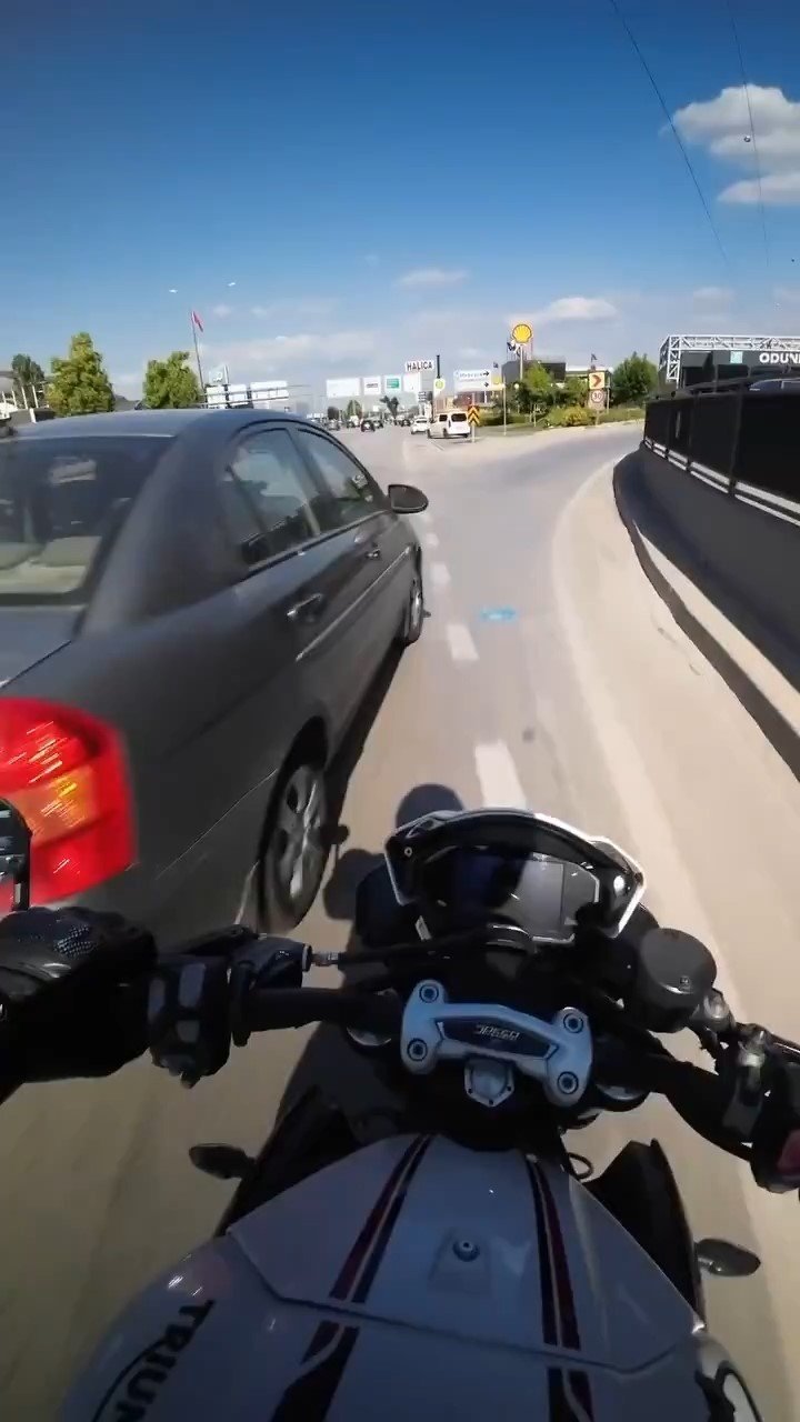 "Aynamı Kırdın" Dedi, Kamera Kaydı Çıkınca Kaçtı