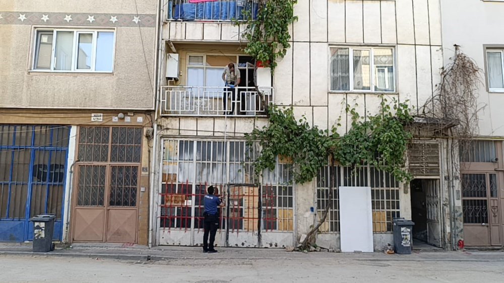 Balkondan Düşen 2 Yaşındaki Çocuk Ağır Yaralandı