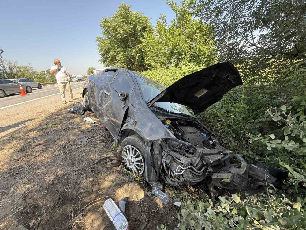 Kontrolden Çıkarak Bariyerlere Çarpan Otomobile Tanker Çarptı: 7 Yaralı