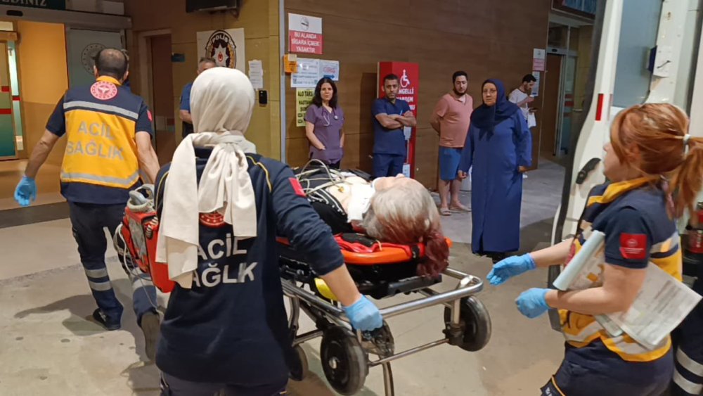 Üst Geçidi Kullanmayan Kadın Otobüsün Çarpmasıyla Ağır Yaralandı
