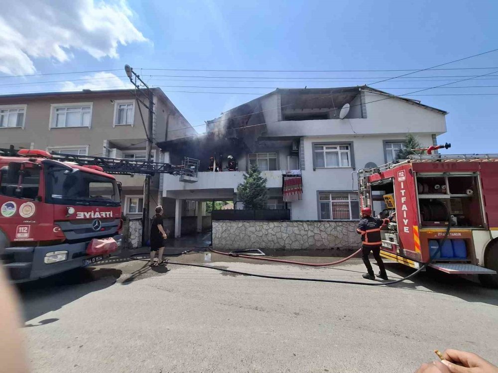 Alevlere Teslim Olan Ev İtfaiye Ekiplerince Söndürüldü