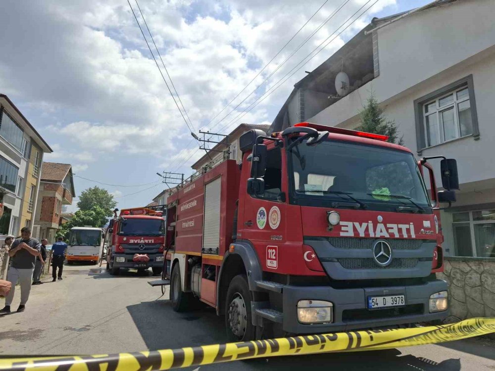 Alevlere Teslim Olan Ev İtfaiye Ekiplerince Söndürüldü