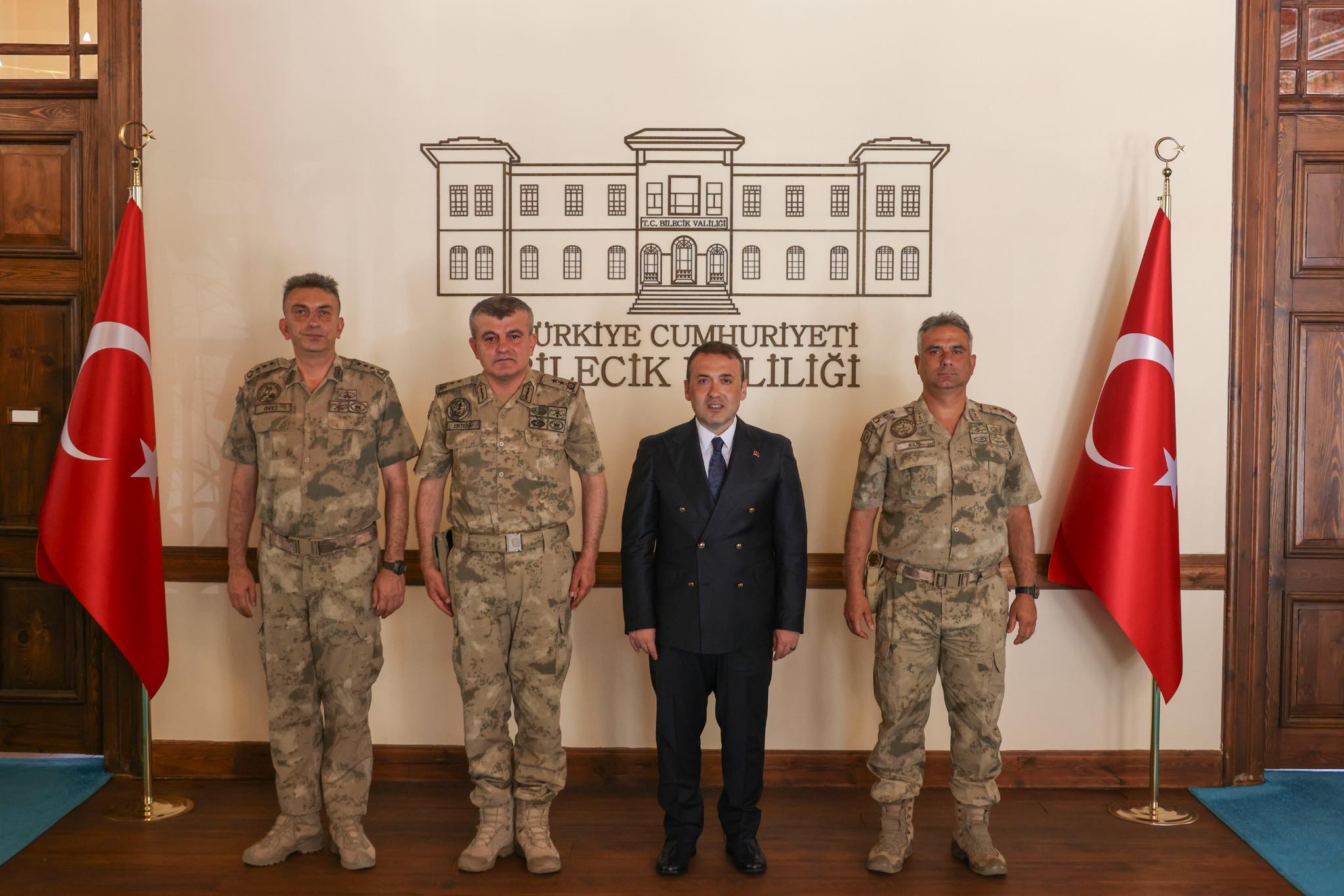 vali-sozer-ziyaretleri-kabul-etti1.jpg