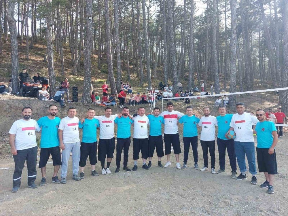 Yeniüreğil Köyünde Geleneksel Voleybol Turnuvası