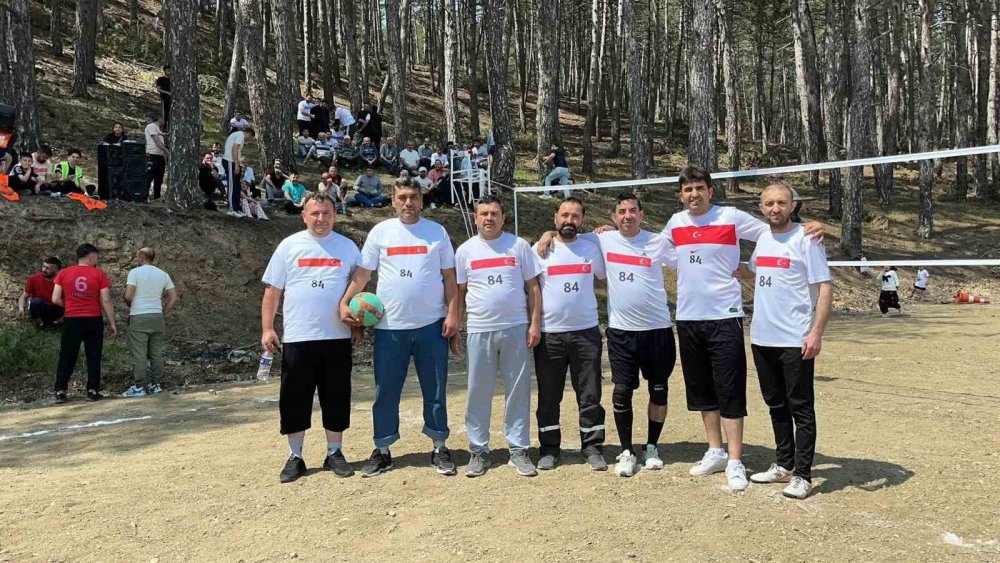 Yeniüreğil Köyünde Geleneksel Voleybol Turnuvası