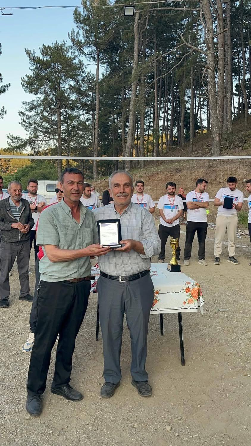 Yeniüreğil Köyünde Geleneksel Voleybol Turnuvası