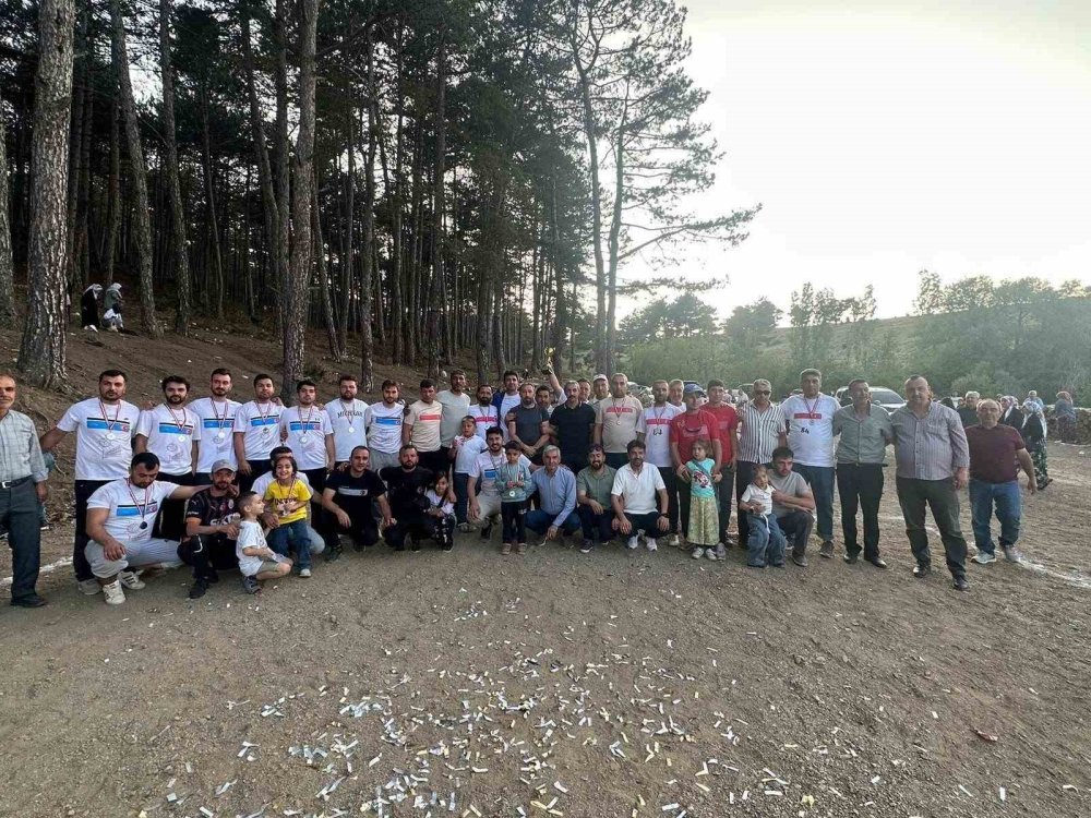 Yeniüreğil Köyünde Geleneksel Voleybol Turnuvası