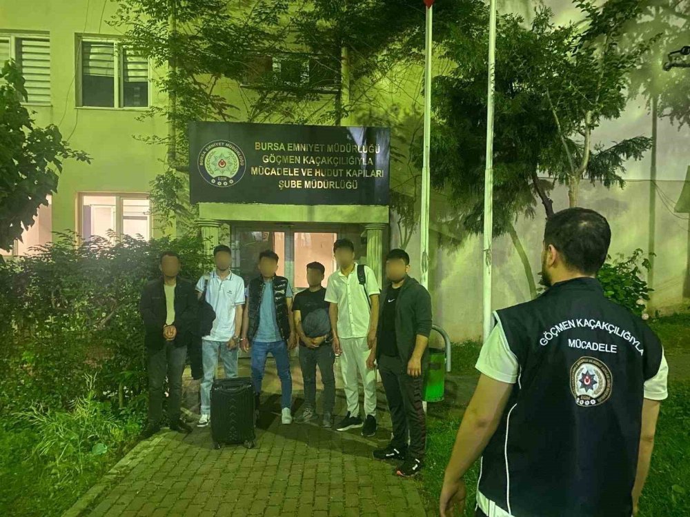 Göçmen Kaçakçılığı Operasyonu: 2 Şüpheli Ve 7 Kaçak Göçmen Yakalandı