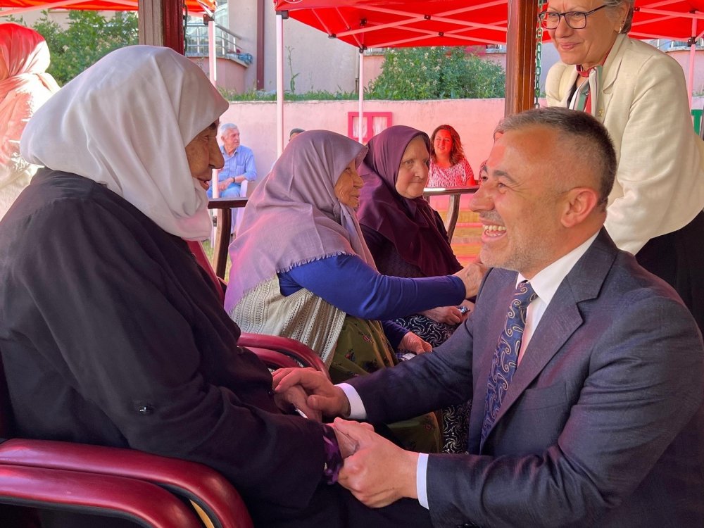 İl Başkanı Yıldırım, yaşlılarla bocce oynadı