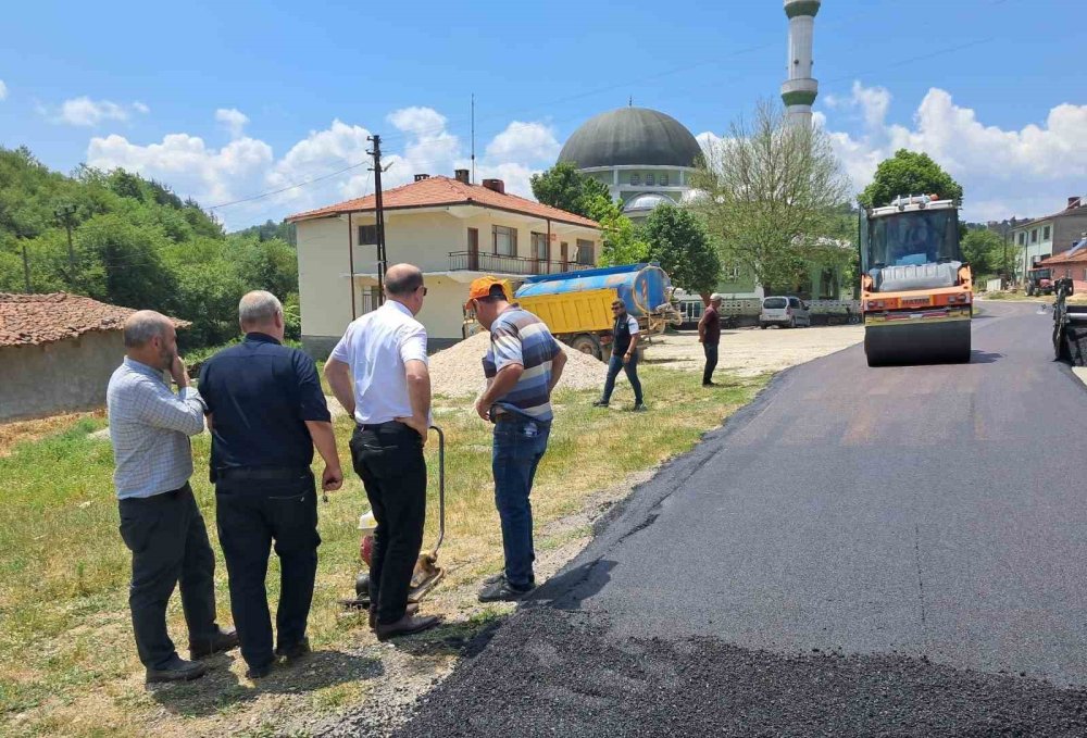 Pazaryeri’nde Köy Yolları Sıcak Asfaltla Buluşuyor