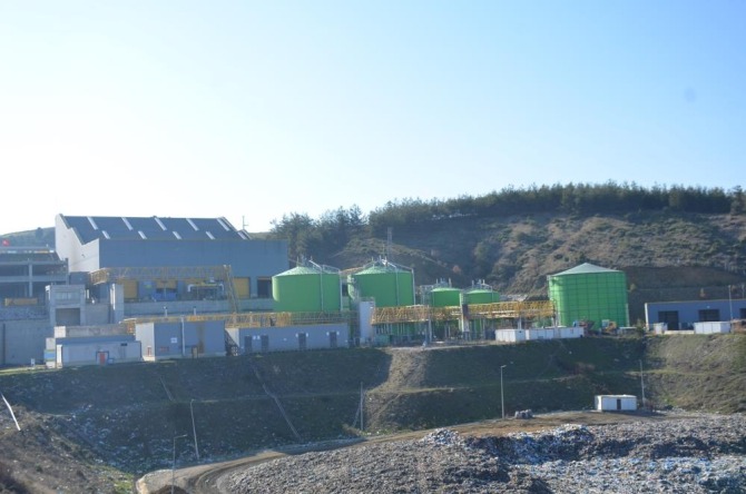 zekiye-tekin-kimden-yana1.jpg