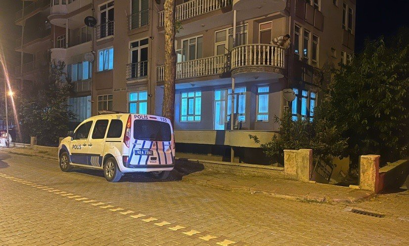 15 Yaşındaki Çocuk, Silahla Oynarken Ablasını Vurdu