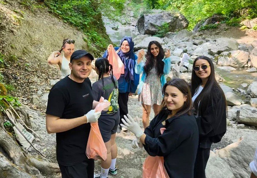 Çevre Bilinci İçin Doğa Yürüyüşü Düzenlediler