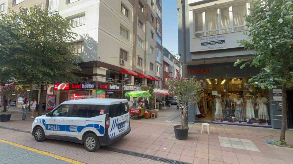 Emekli Doktor Evinde Ölü Bulundu