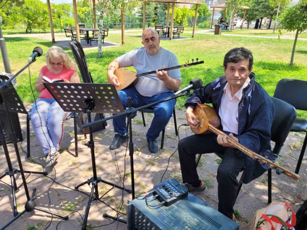 Koca Çınarlar İçin Babalar Günü Kutlaması