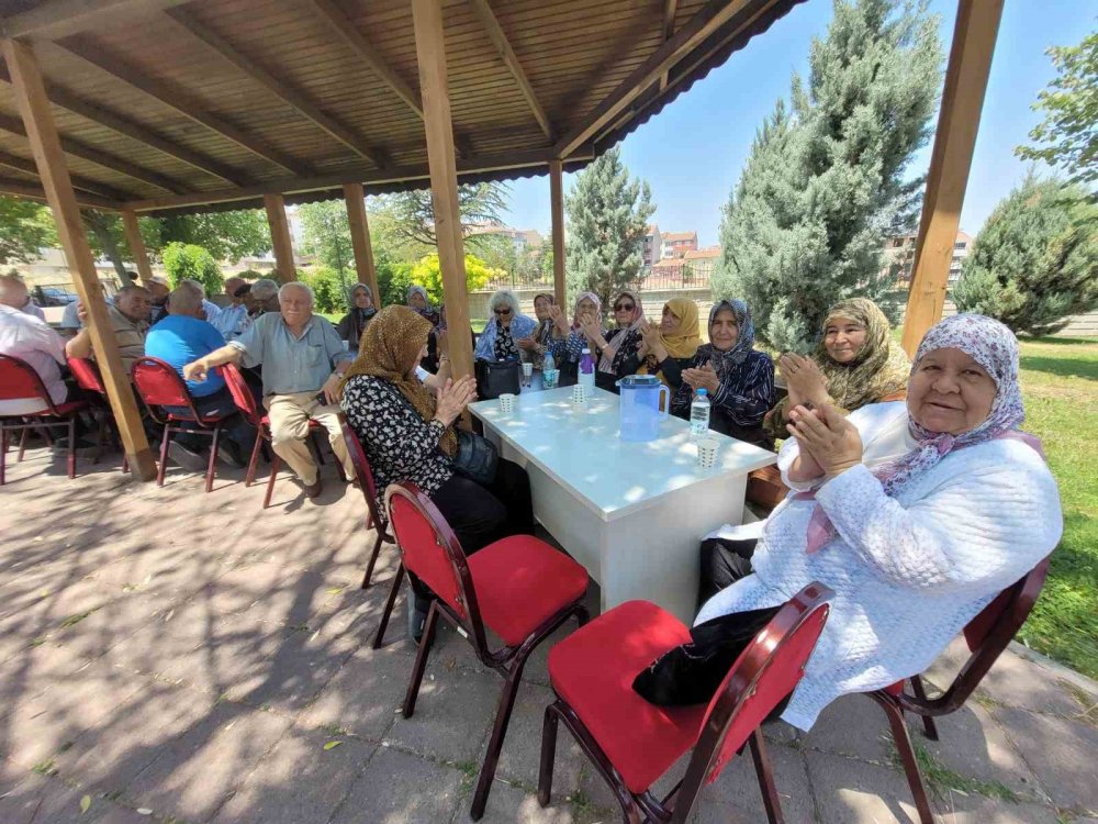 Koca Çınarlar İçin Babalar Günü Kutlaması