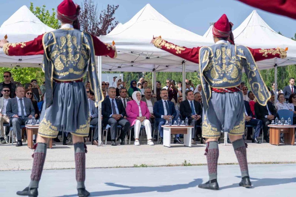 ’hayat Boyu Öğrenme Yıl Sonu Sergisi’nin Açılış Töreni Yapıldı