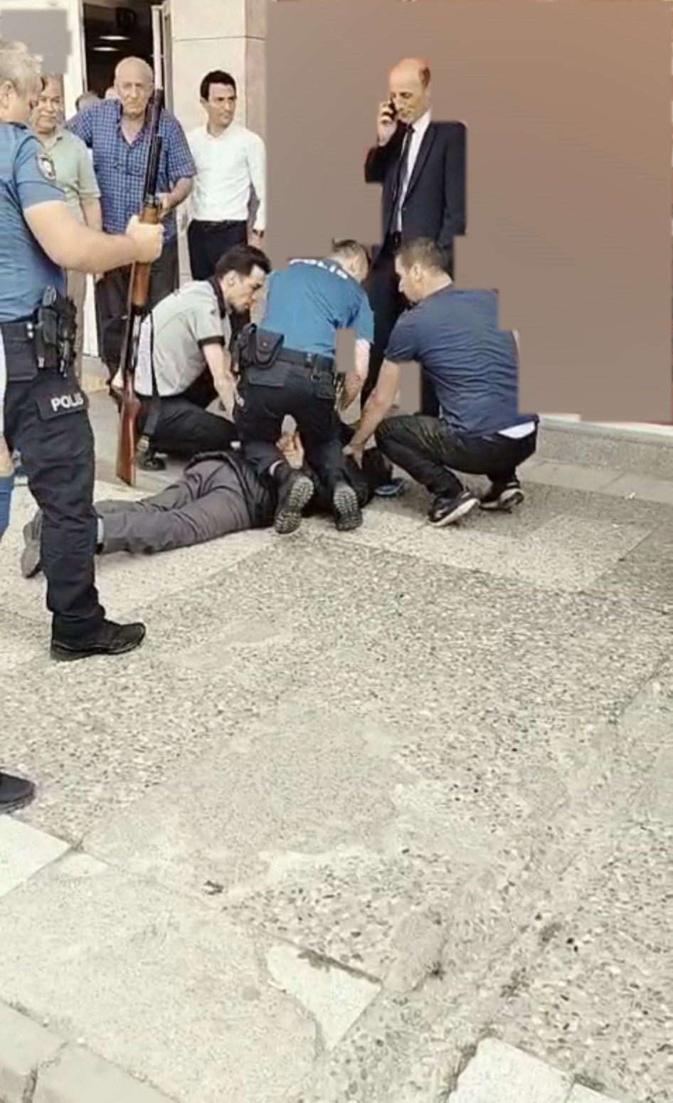 Kredi Verilmeyince Pompalı Tüfekle Bankayı Bastı