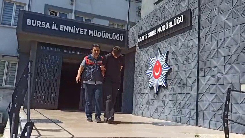 Kucakladığı Televizyonu Çaldı