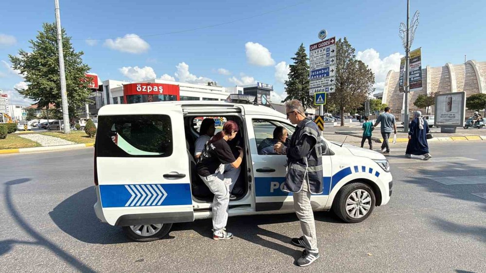 Lgs’ye Girecek Olan Öğrenci Kimliğini Unuttu, Yardımına PolislerKoştu