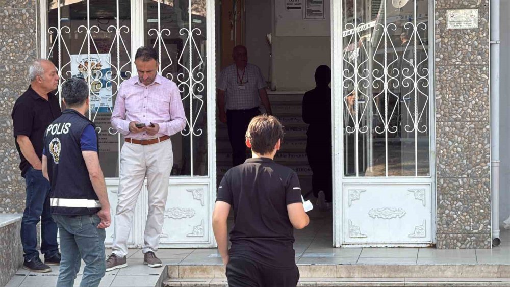 Lgs’ye Girecek Olan Öğrenci Kimliğini Unuttu, Yardımına PolislerKoştu