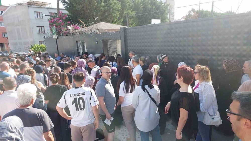 LGS'ye Giren Çocuklarını Görmek İçin Yarıştılar