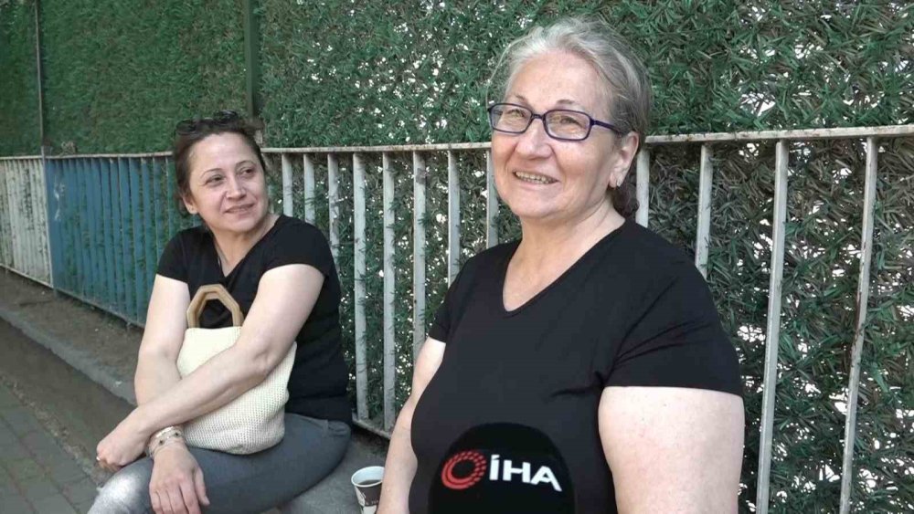 Öğrenciler İçeride, Aileleri Dışarıda Ter Döktü
