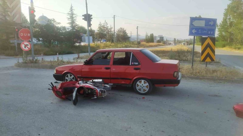 Otomobil İle Motosikletle Çarpıştı: 1 Yaralı