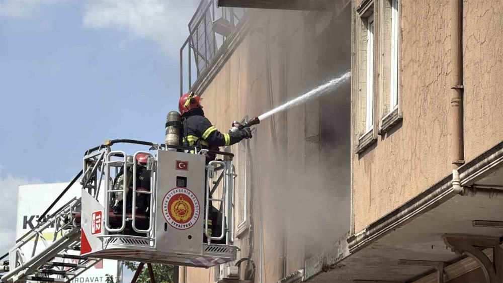 Sanayi Sitesindeki Çıkan Yangın Panik Oluşturdu