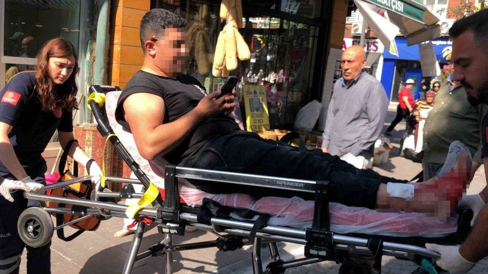 Yaralanan Adam Hastaneye Kaldırılırken Bile Telefonu Elinden Bırakmadı