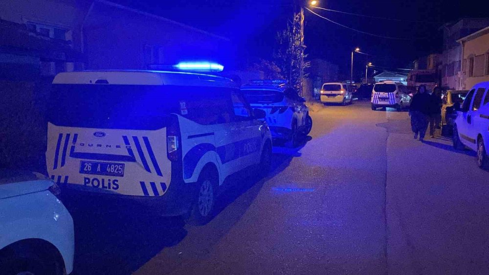 Sokak Düğününde Göğsüne Yorgun Mermi İsabet Eden Kadın Yaralandı