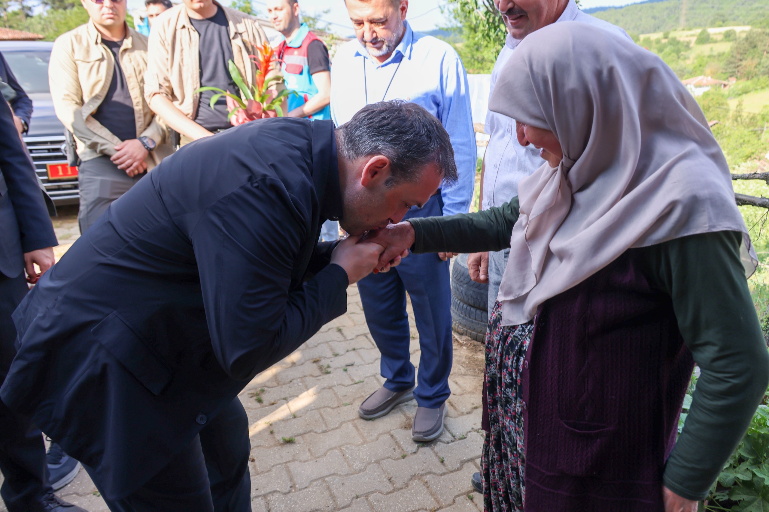 vali-sozerden-sehit-ailesine-ziyaret.jpg