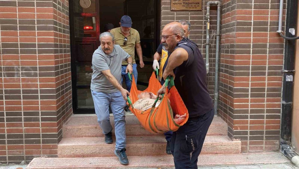 Yalnız Yaşadığı Evde Baygınlık Geçiren Yaşlı Kadın İçin Ekipler Seferber Oldu