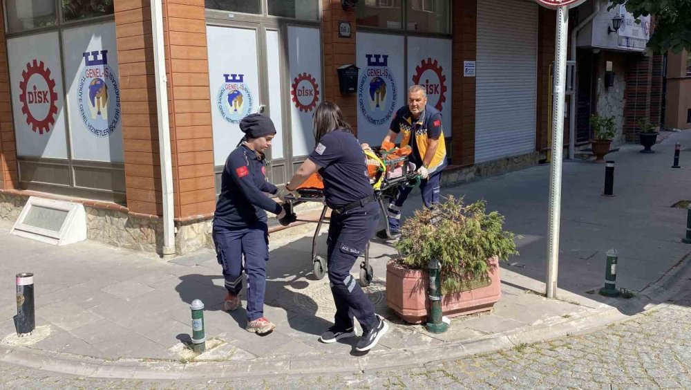 Yalnız Yaşadığı Evde Baygınlık Geçiren Yaşlı Kadın İçin Ekipler Seferber Oldu