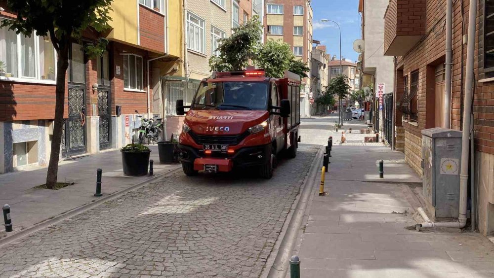 Yalnız Yaşadığı Evde Baygınlık Geçiren Yaşlı Kadın İçin Ekipler Seferber Oldu