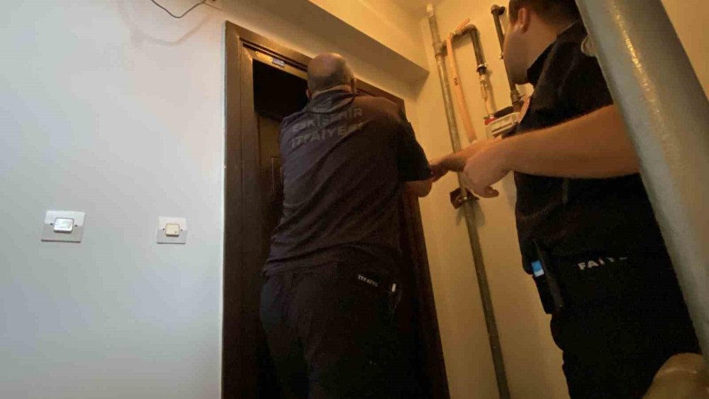 Yalnız Yaşadığı Evde Baygınlık Geçiren Yaşlı Kadın İçin Ekipler Seferber Oldu