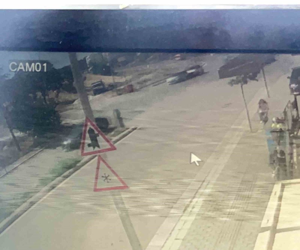 3 Araca Çarparak Durabilen Cipin Sürücüsü Yaralandı