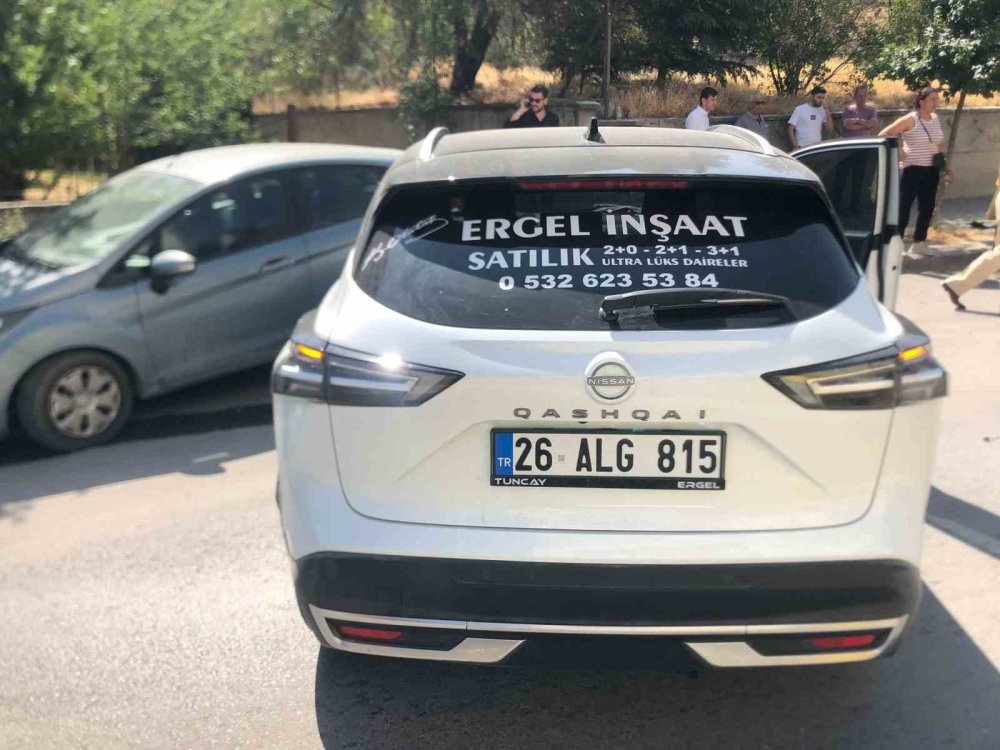 3 Araca Çarparak Durabilen Cipin Sürücüsü Yaralandı
