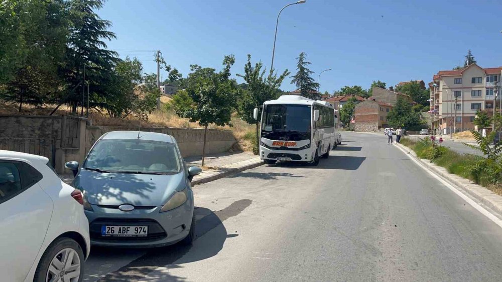 3 Araca Çarparak Durabilen Cipin Sürücüsü Yaralandı