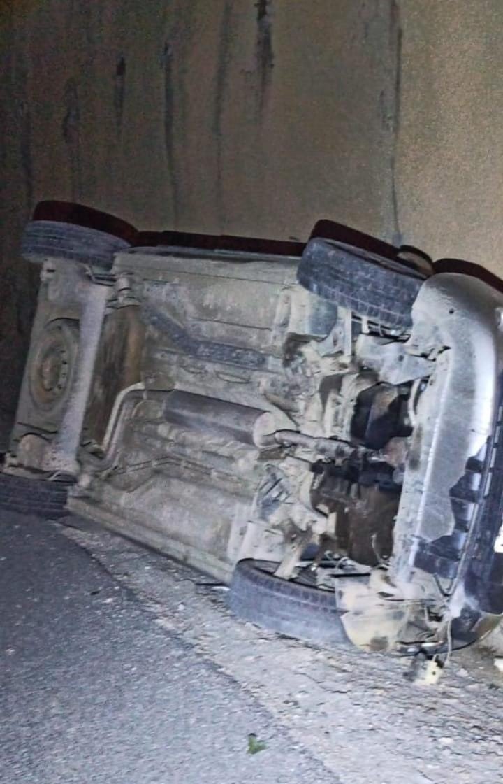 Kontrolden Çıkan Otomobil Devrildi