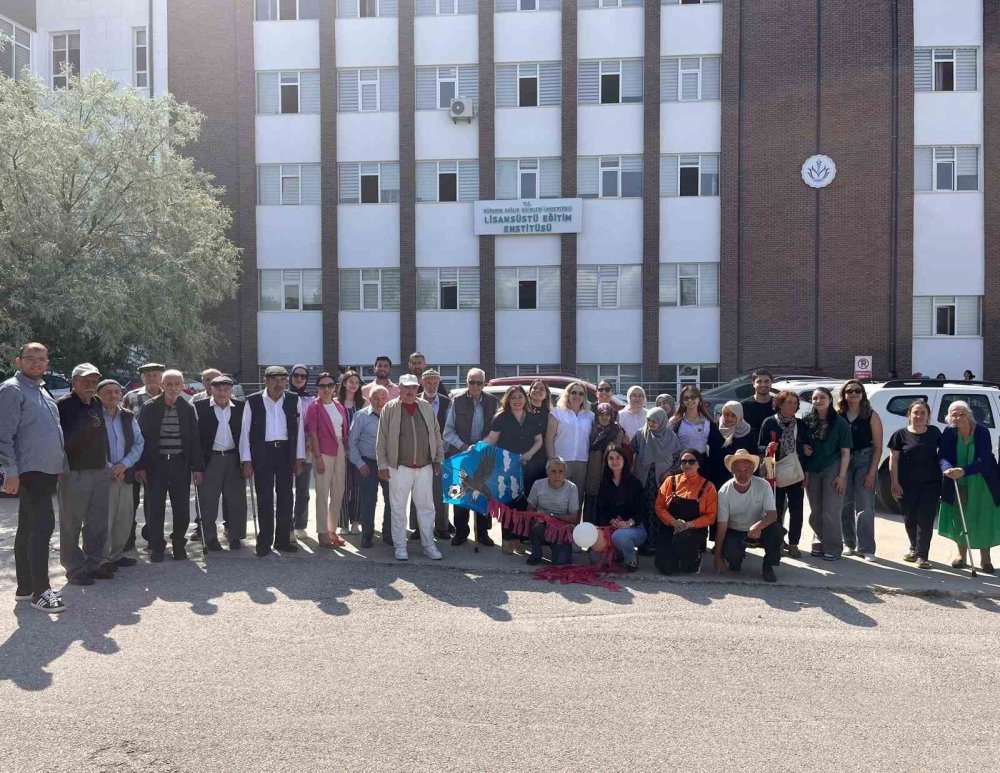 Öğrencilerden Huzurevi Sakinlerine Egzersiz Uygulaması