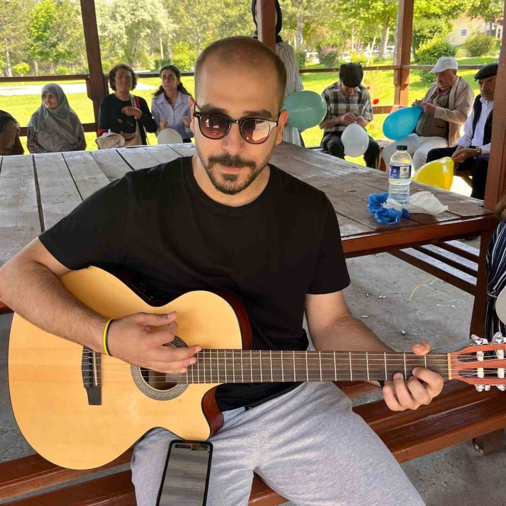 Öğrencilerden Huzurevi Sakinlerine Egzersiz Uygulaması