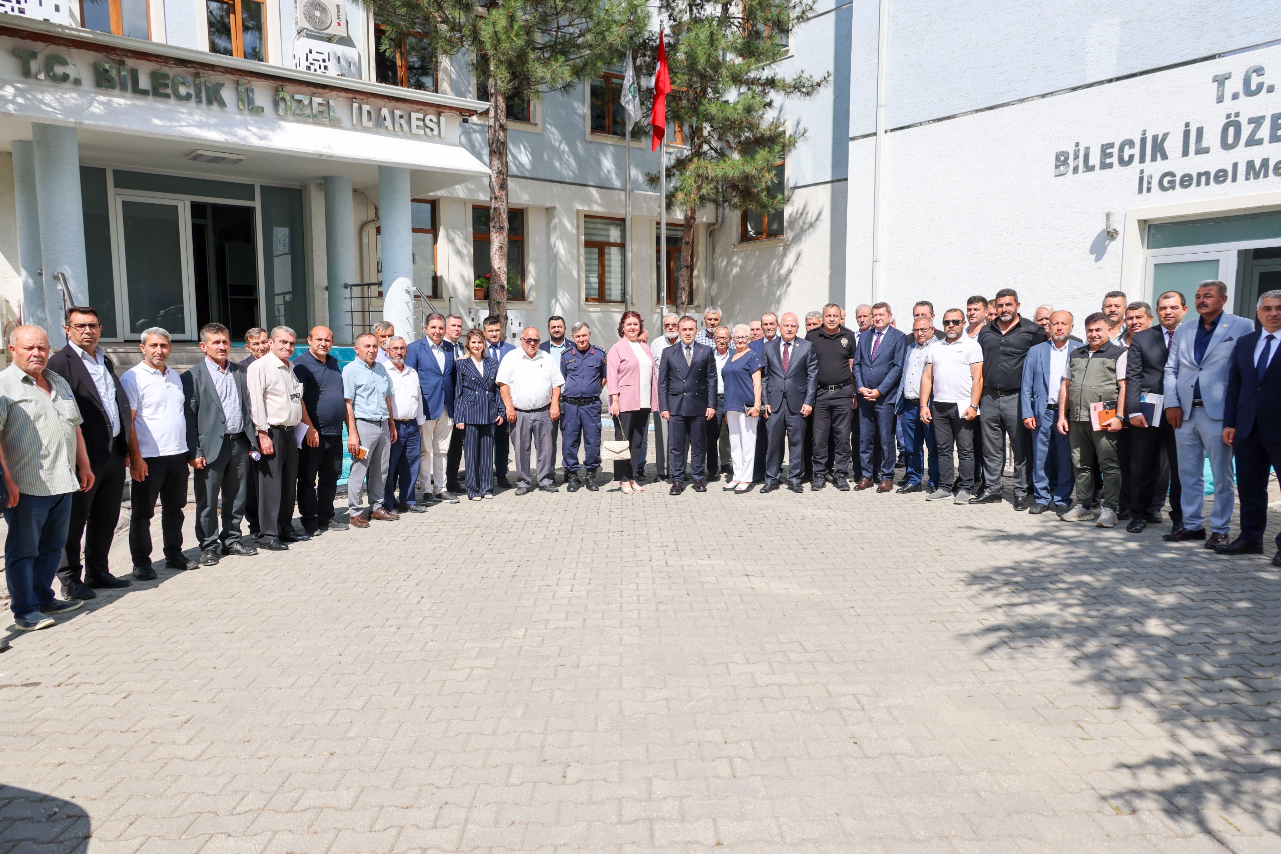 vali-sozer-muhtari-dinledi4.jpg