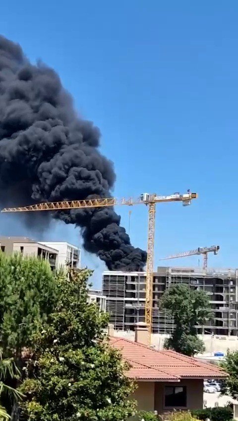 8 Katlı Binanın En Üst Katı Alev Alev Yandı