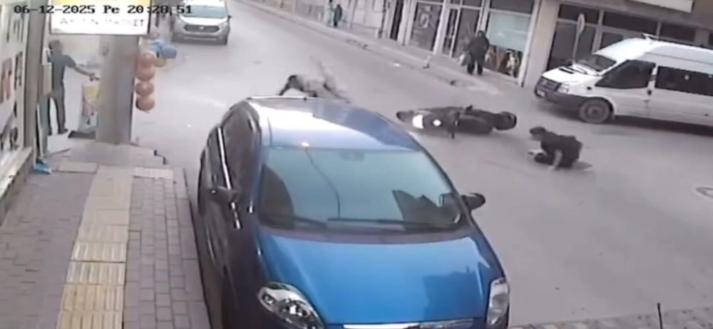 İki Motosiklet Çarpıştı: Kaza Anı Kameraya Yansıdı