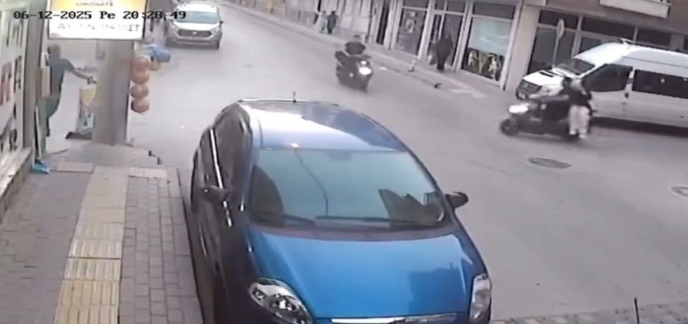 İki Motosiklet Çarpıştı: Kaza Anı Kameraya Yansıdı