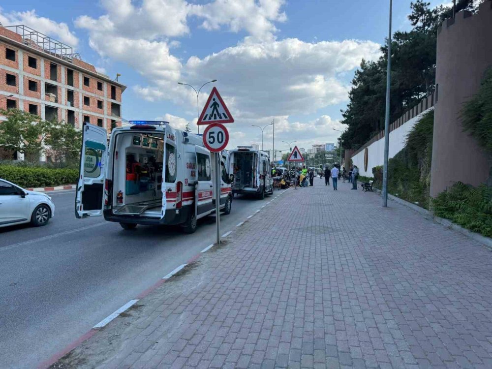 Motosiklet Yayaya Çarptı